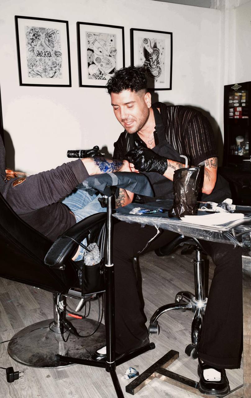 Dan tattooing a client in the studio